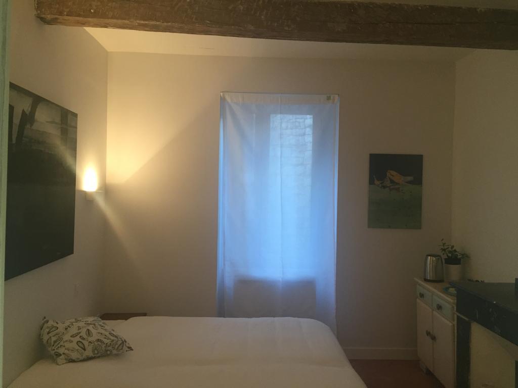 B&B Le Chat Qui Dort Montricoux Szoba fotó